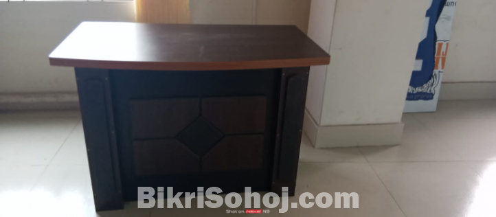 10mm glass.glassfoor.chair.table.porda.ac.fan light